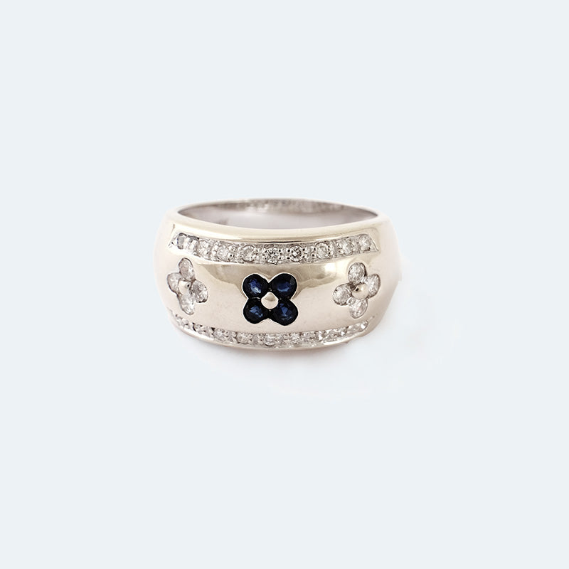 Anillo de Oro Blanco 18k con Flores Formadas en Zafiros y Brillantes