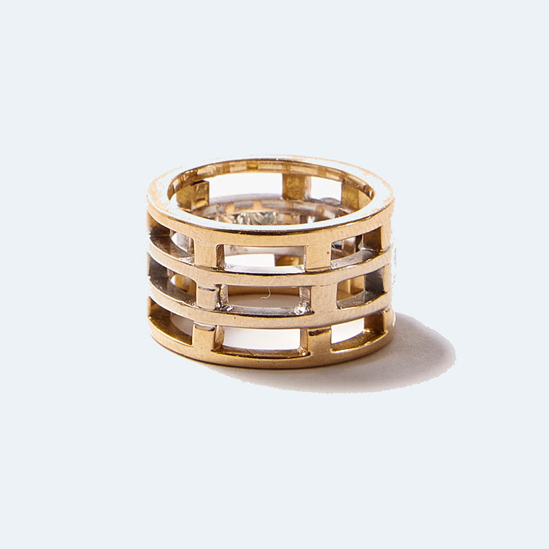 18 carat Gold Triple Ring with 6 Square Brilliant Stones and a Central Round Brilliant