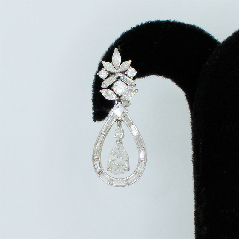 White Gold Caravans with Pear GIA Diamonds, Decorated with a Collection of Diamonds