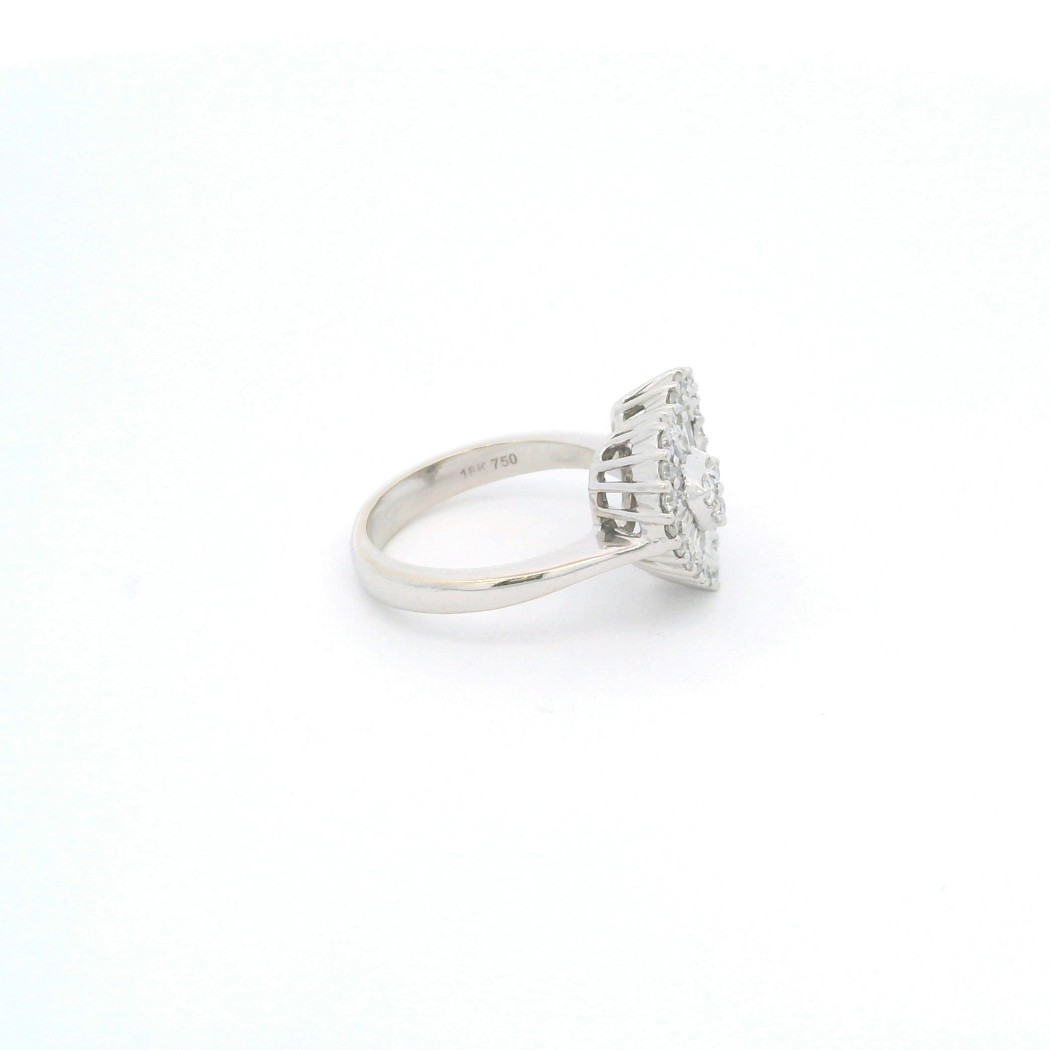 Anillo de Oro Blanco y Brillantes en Forma de Corazón