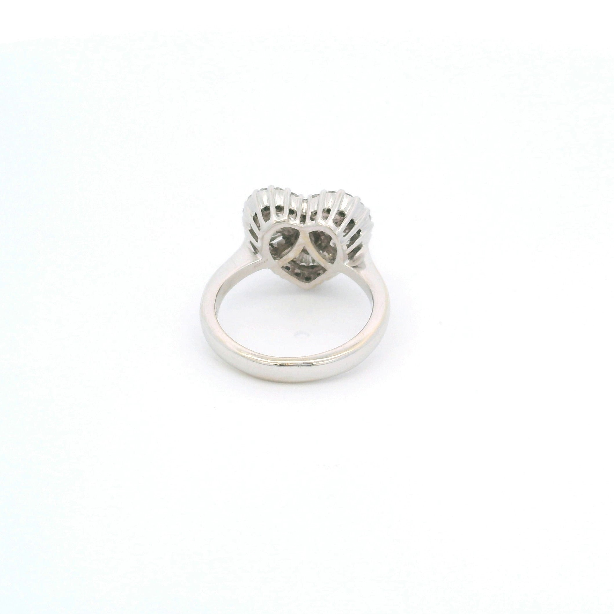 Anillo de Oro Blanco y Brillantes en Forma de Corazón