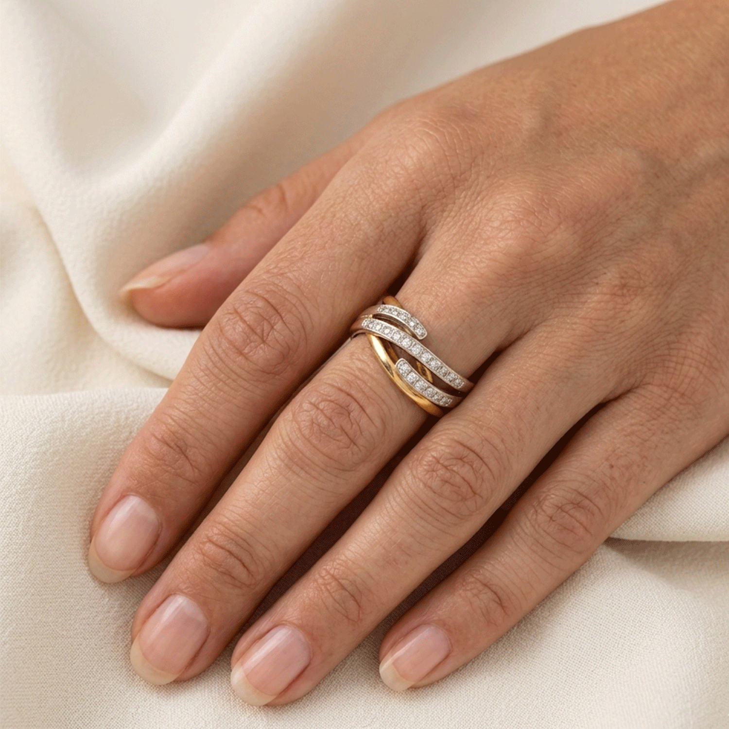 Anillo de Oro Amarillo y Oro Blanco 18k con 0.25ct de Brillantes