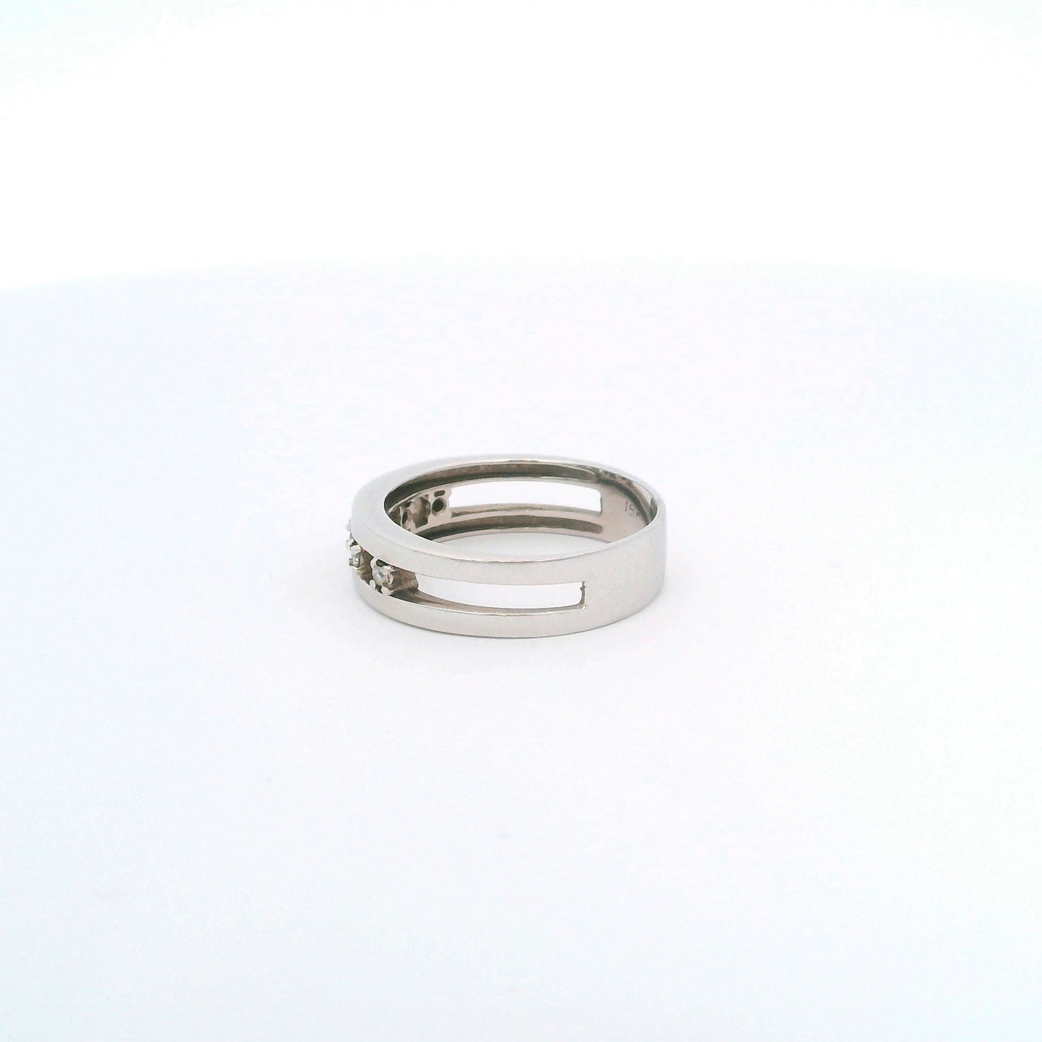 White Gold Ring with 0.10ct Diamonds