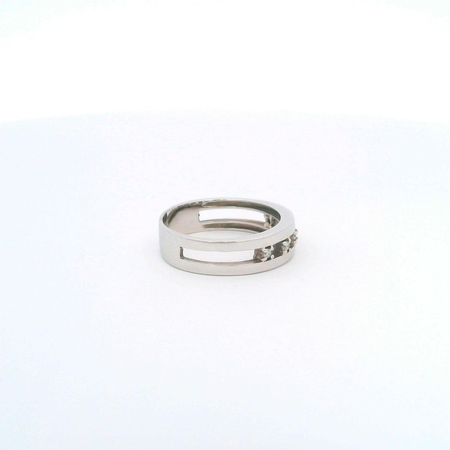 Anillo de Oro Blanco con Brillantes 0.10ct