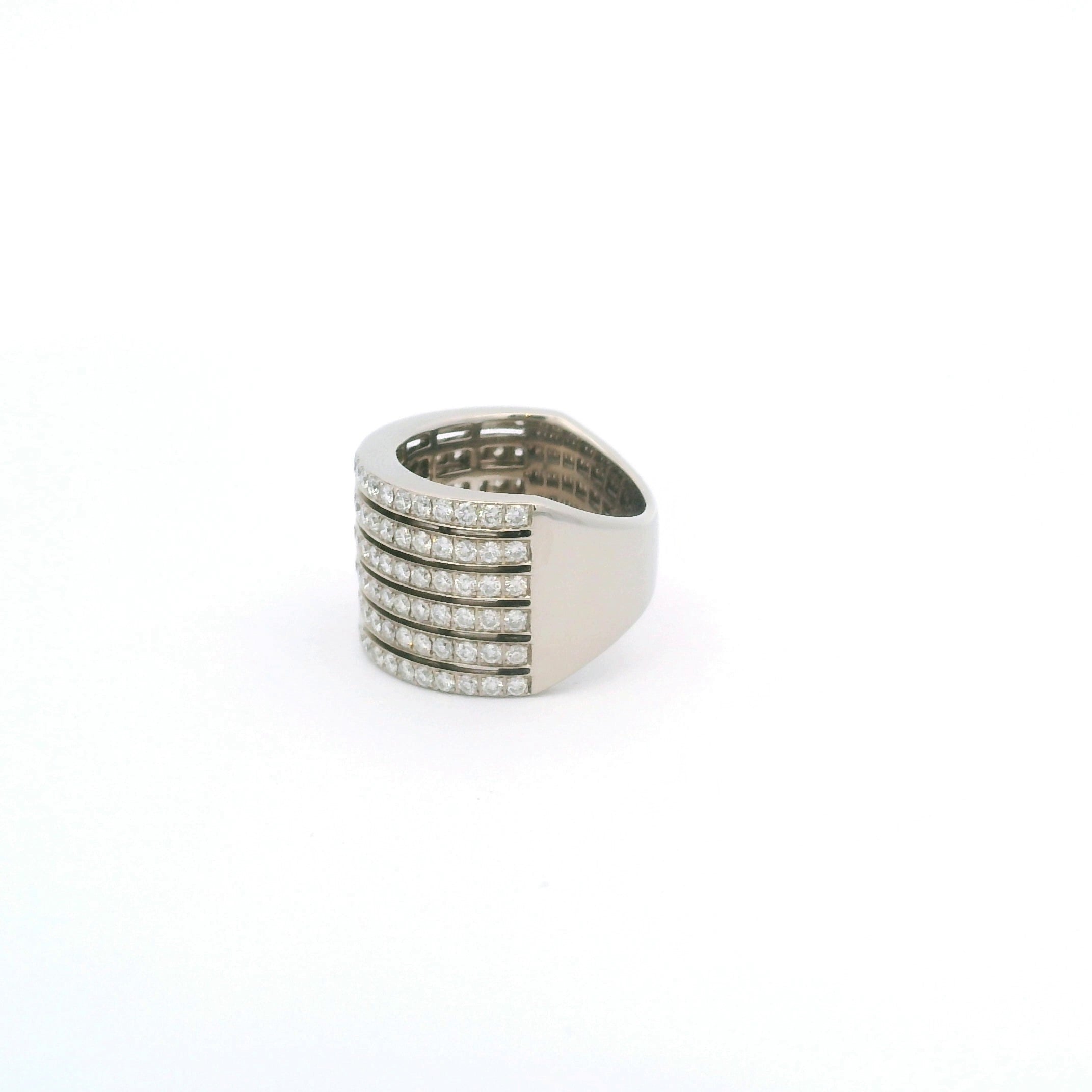 Anillo Ancho de Oro Blanco con Brillantes 2.30ct