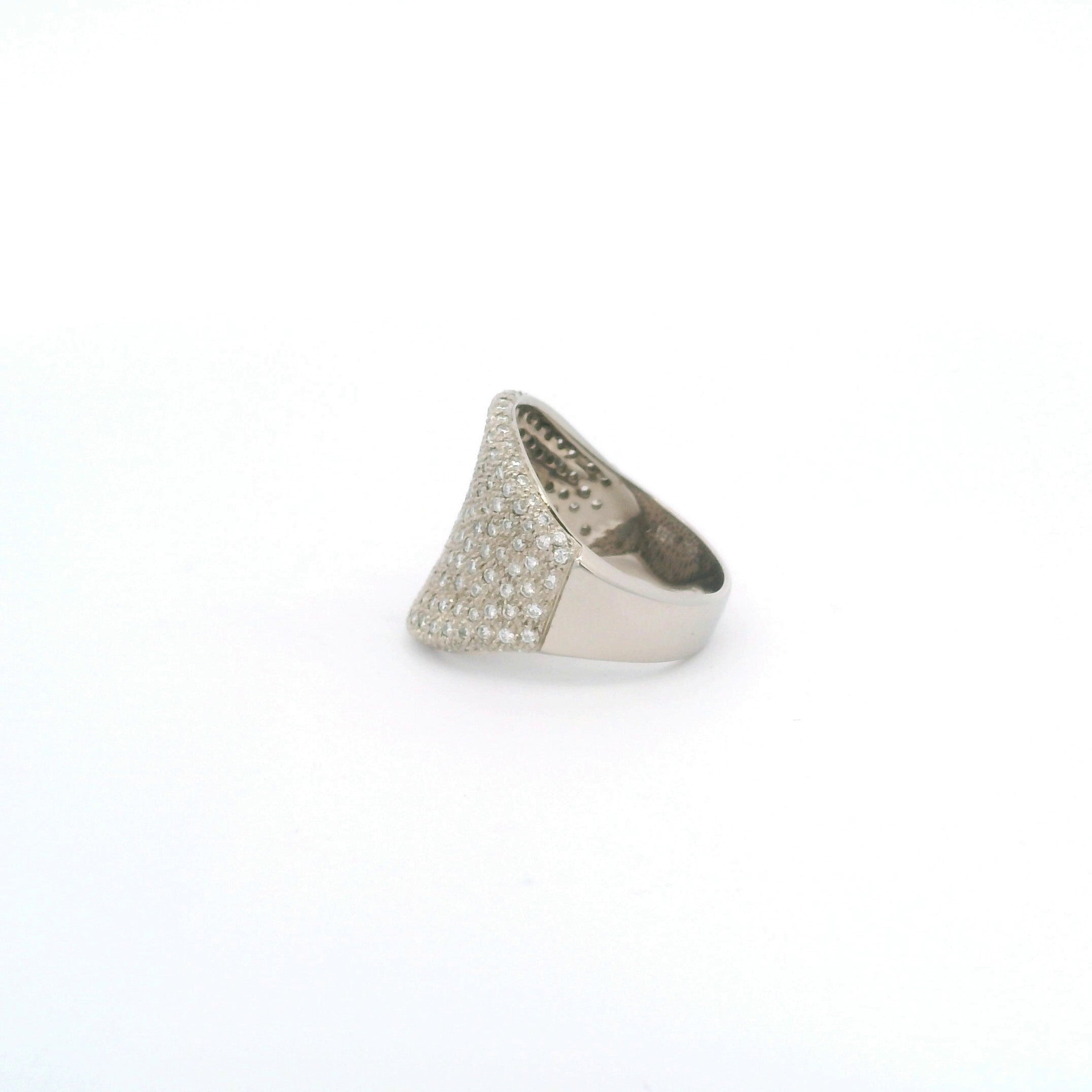 Anillo Ancho de Oro Blanco con 2.10ct Brillantes