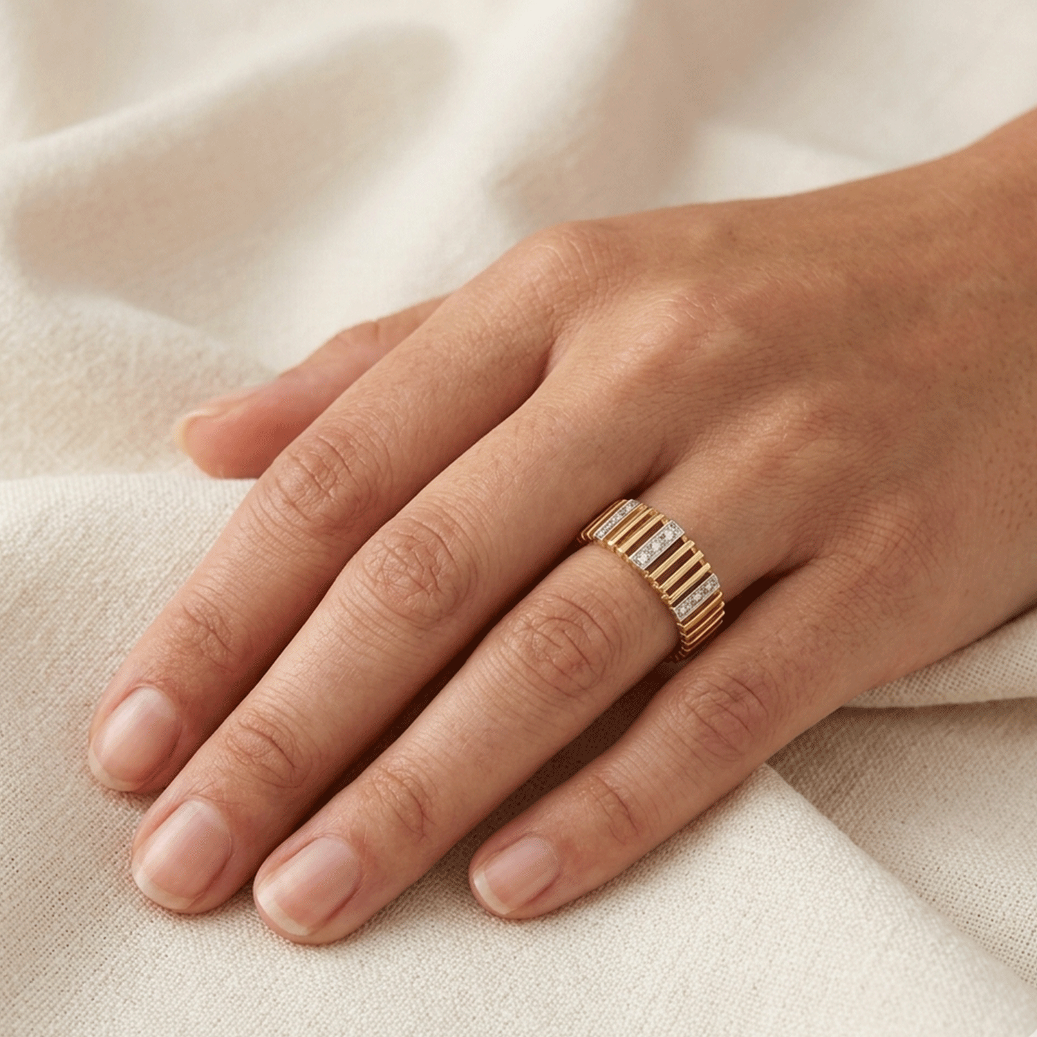 Anillo de Oro 18 quilates con Brillantes