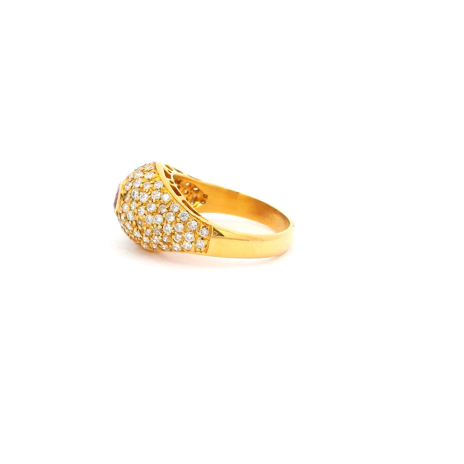 Anillo de Oro con Rubi Central y Brillantes