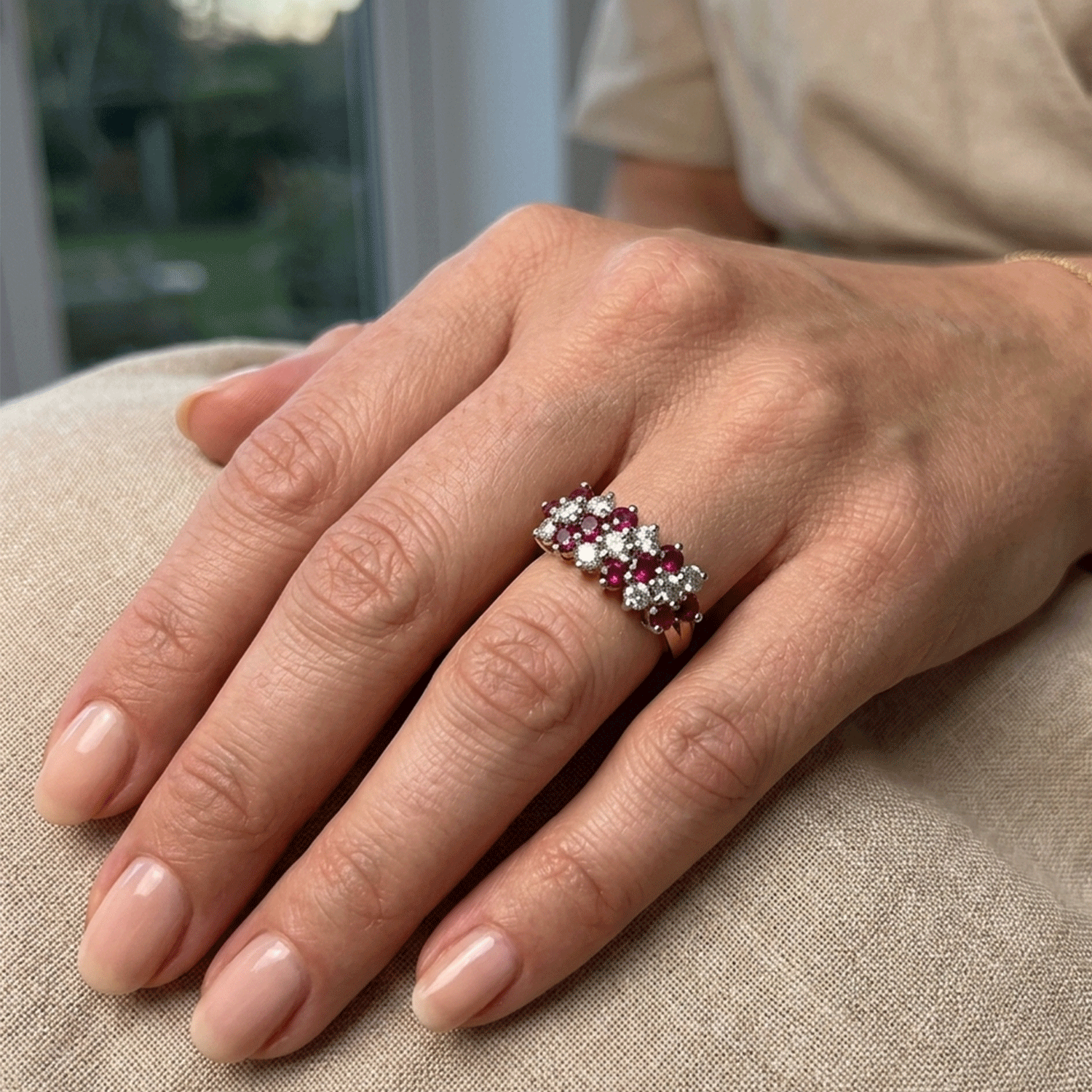 Anillo de Oro 18 quilates con Brillantes y Rubíes Naturales