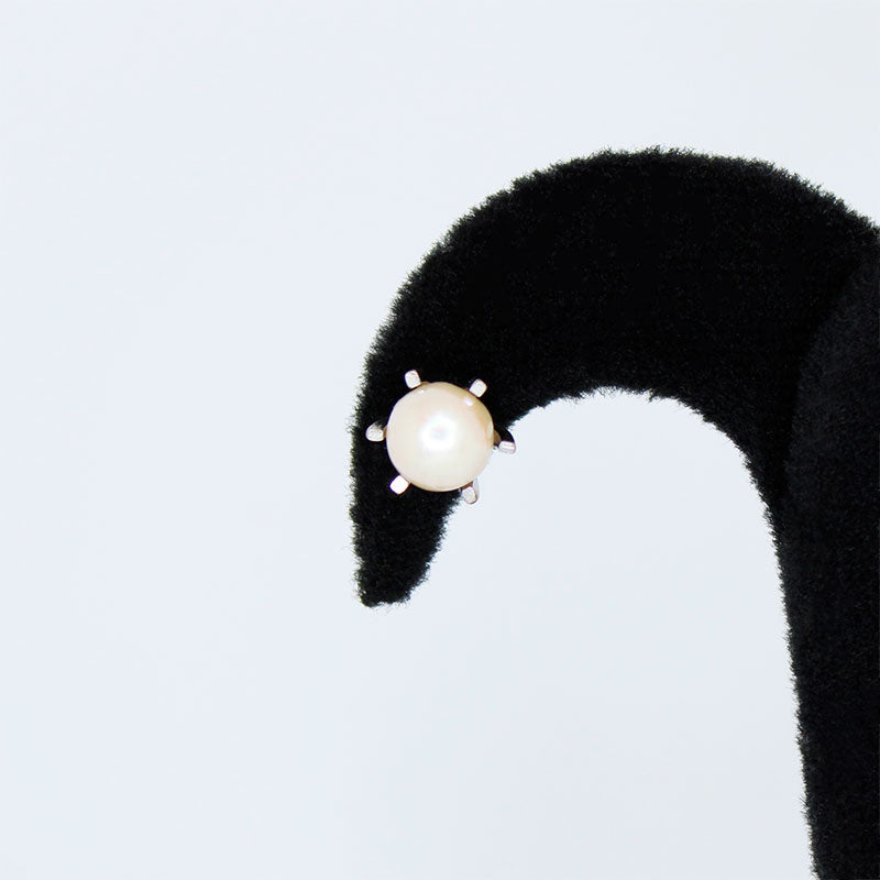 White Gold and Pearl Screws