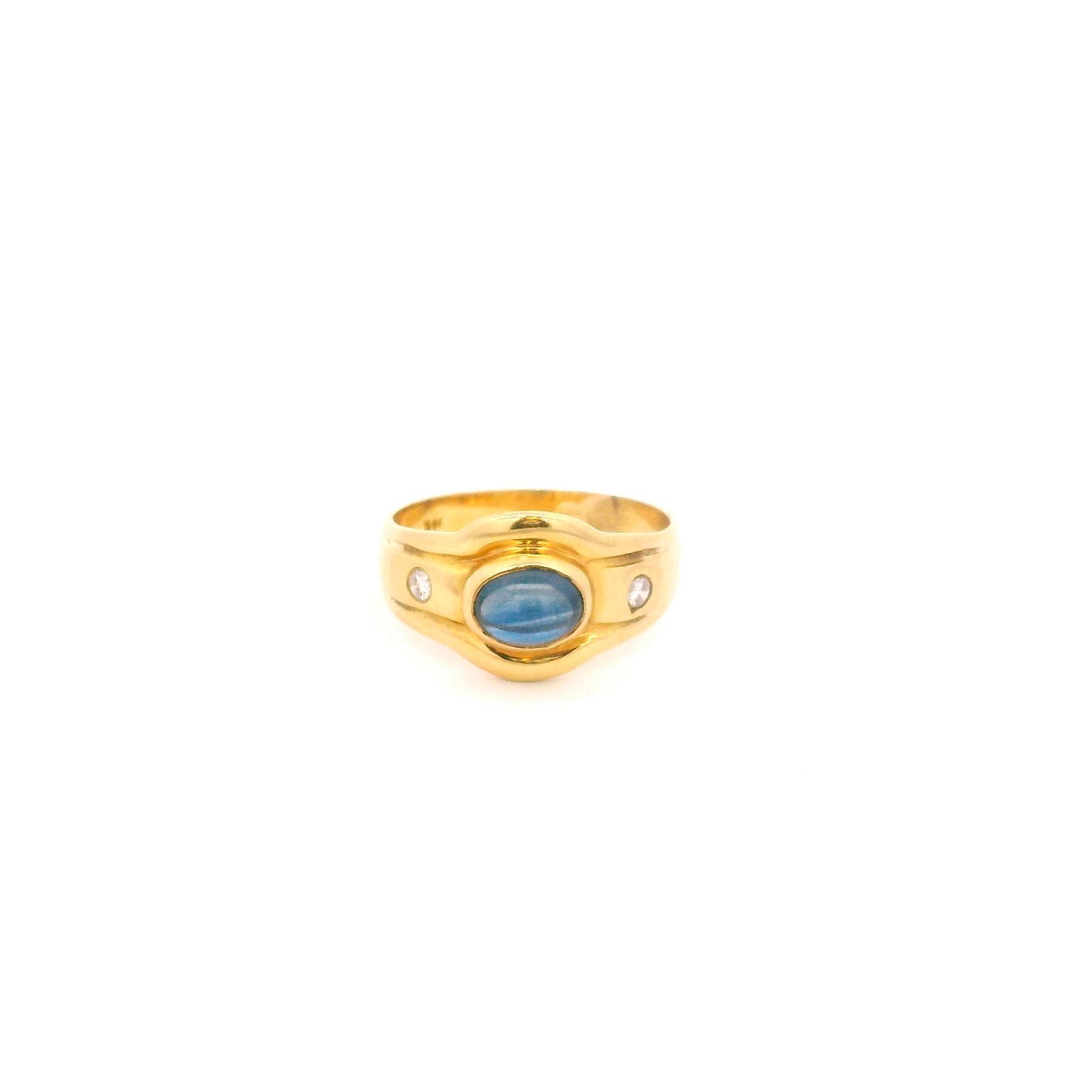 Anillo de Oro con Brillantes y Zafiro Cabouchon