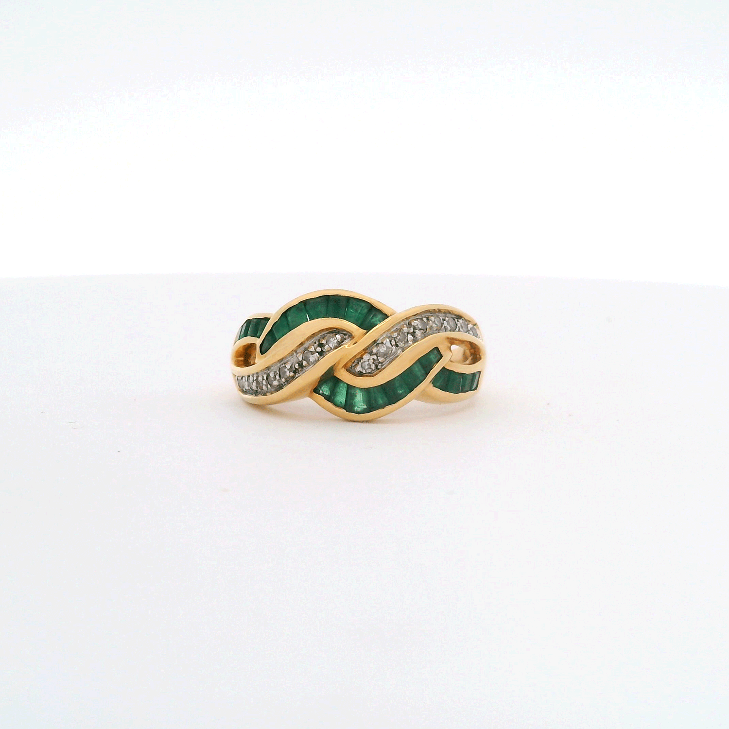 Anillo De Oro Con Brillantes y Emeraldas Carre