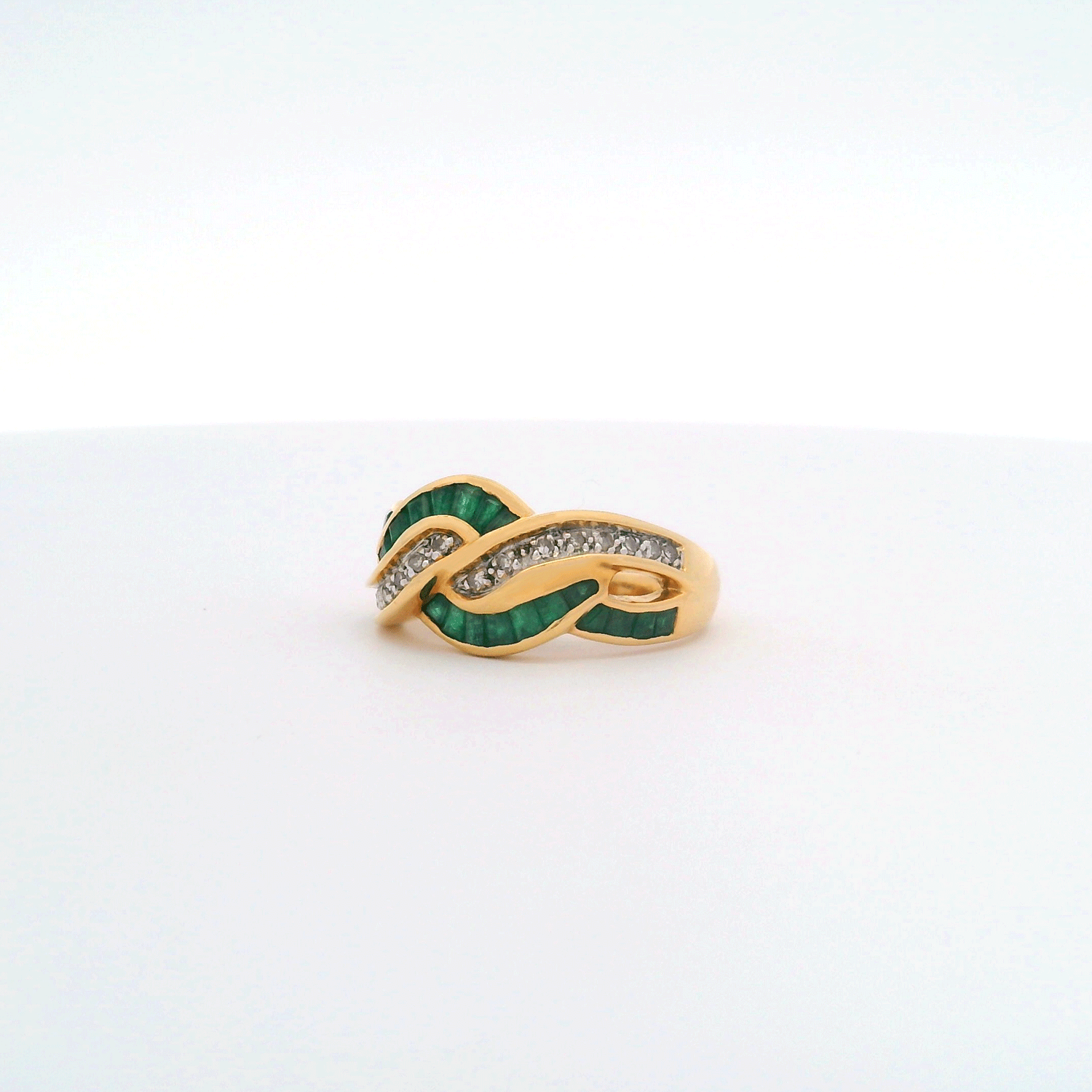 Anillo De Oro Con Brillantes y Emeraldas Carre