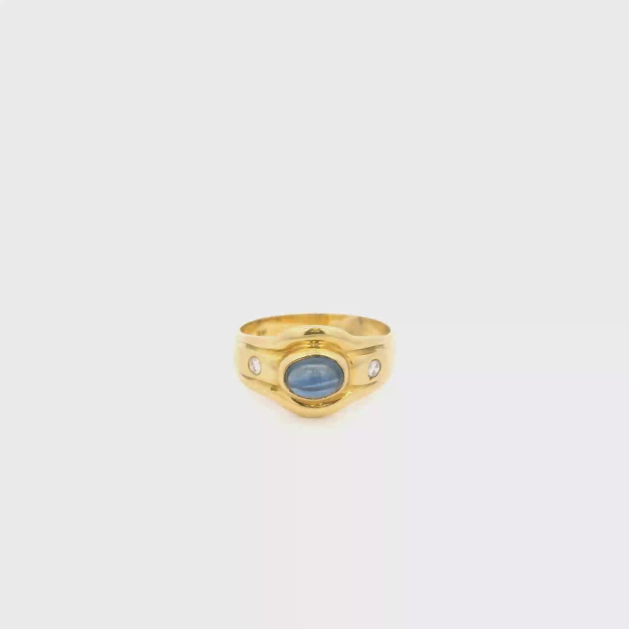 Anillo de Oro con Brillantes y Zafiro Cabouchon