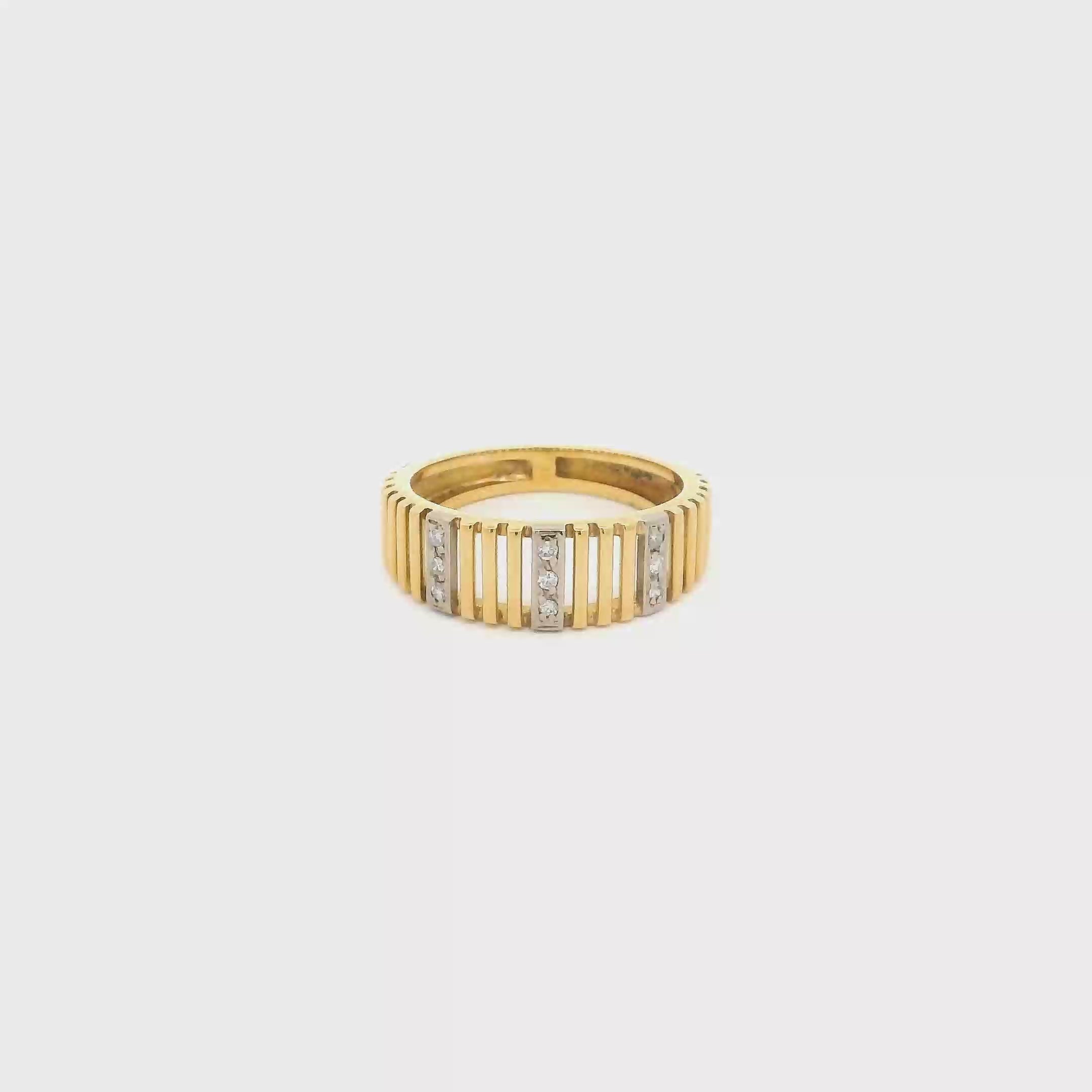 Anillo de Oro Calado con Brillantes