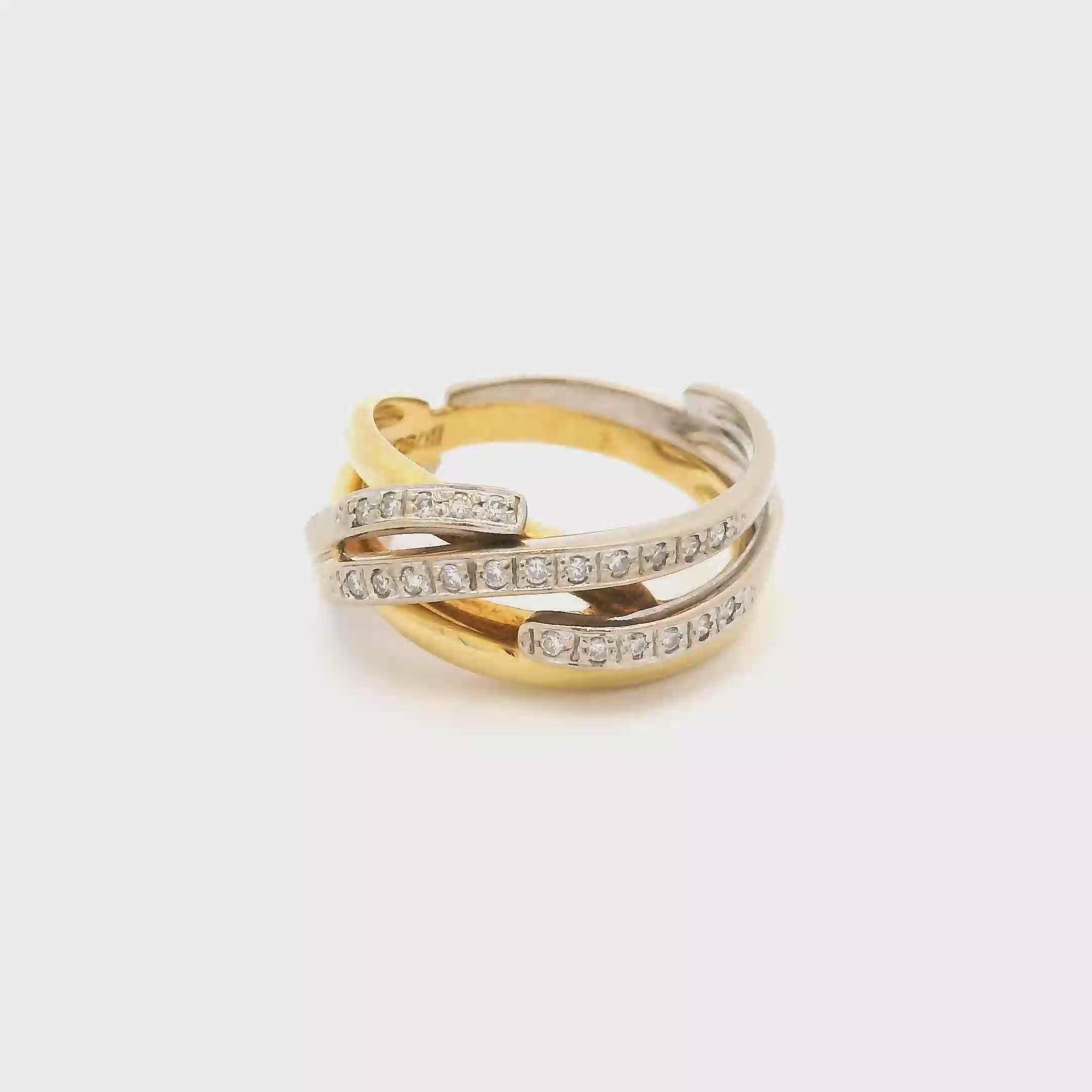 Anillo de oro amarillo y oro blanco con diamantes