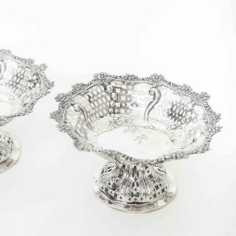 Par de bomboneras de plata Sterling Inglesa por Goldsmiths & Silversmiths Co., Siglo XIX