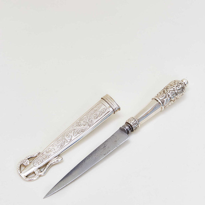 Pequeño Cuchillo Criollo en Metal Blanco con Sello de Broqua & Scholberg, Circa 1920