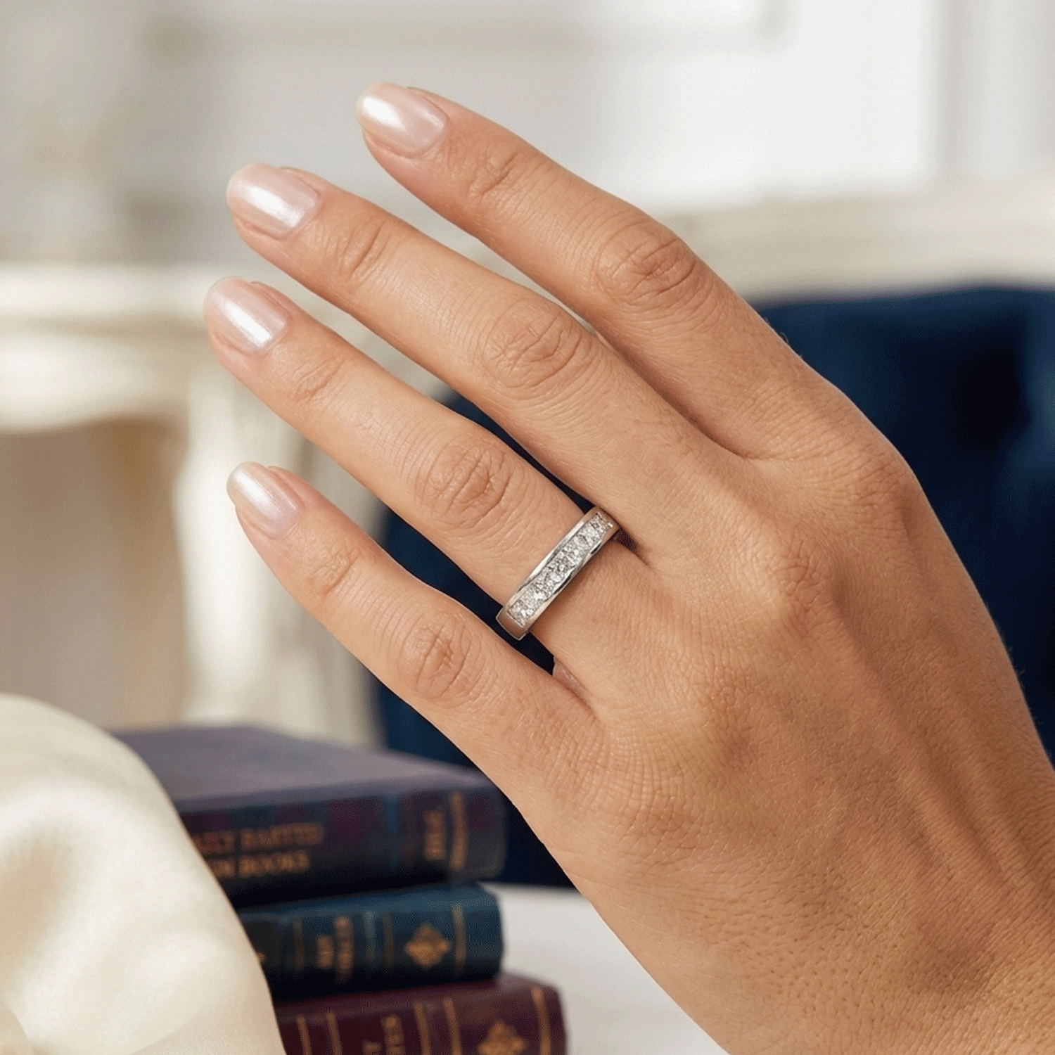 White Gold Headband with 7 Carré Diamonds