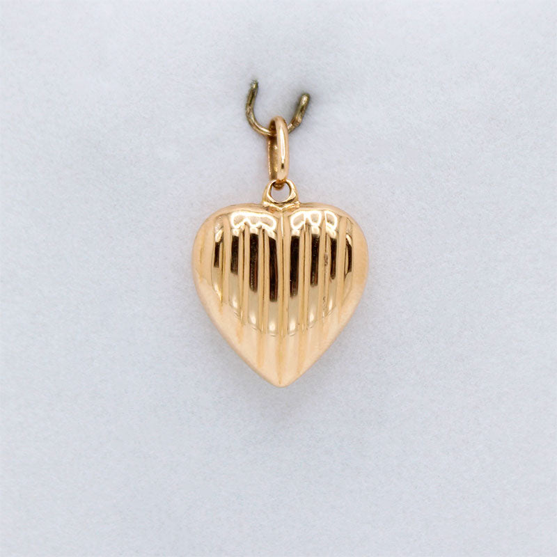 Dije Forma de Corazón en Oro 18k