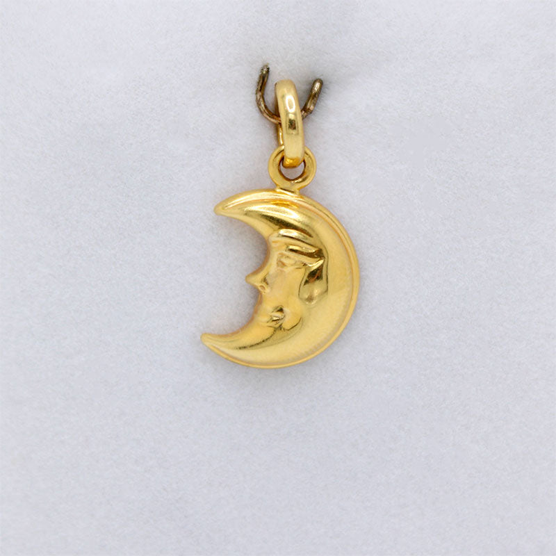 Dije Forma de Media Luna en Oro 18k