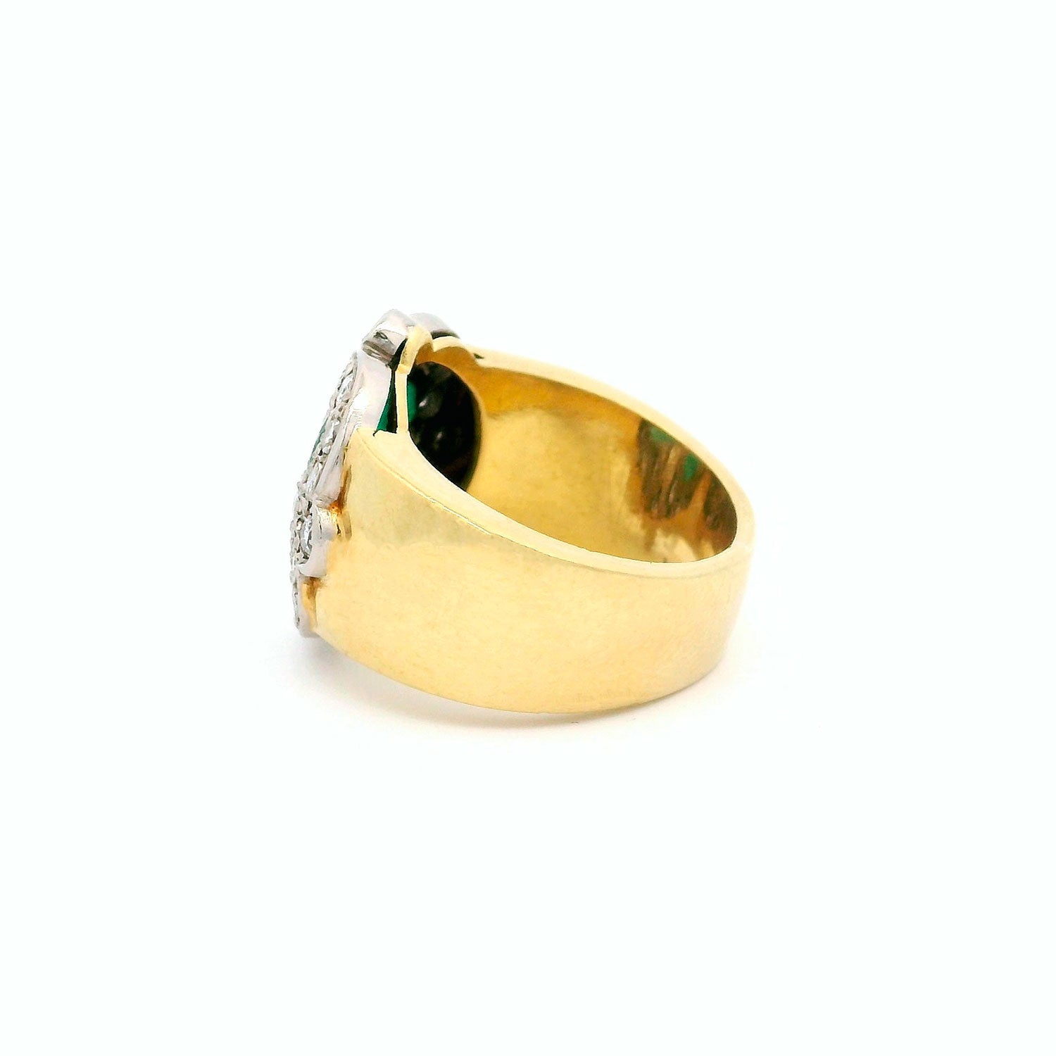 Anillo de Oro Amarillo y Oro Blanco con Brillantes y Esmeraldas