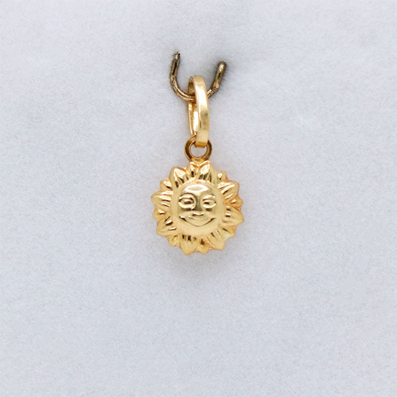 Dije Forma de Sol en Oro 18k