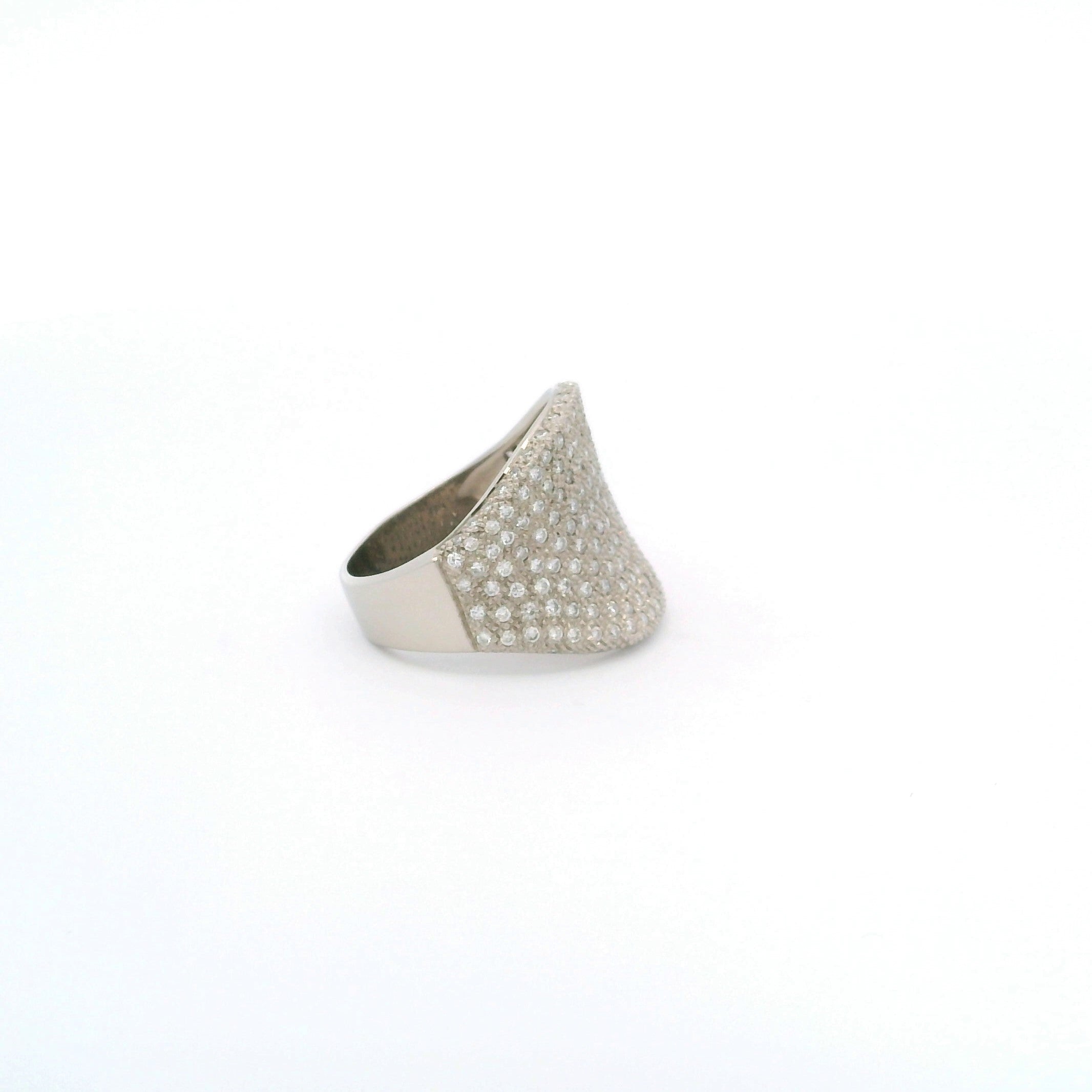 Anillo Ancho de Oro Blanco con 2.10ct Brillantes