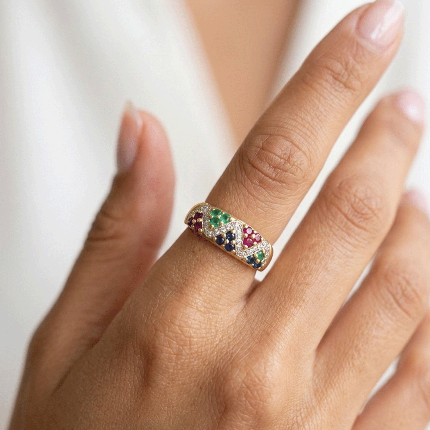 Anillo de Oro 14 quilates con Brillantes, Rubíes, Esmeraldas y Zafiros