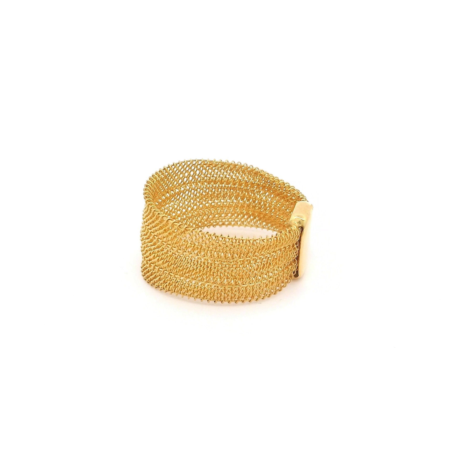 Anillo con Textura en Oro 18k