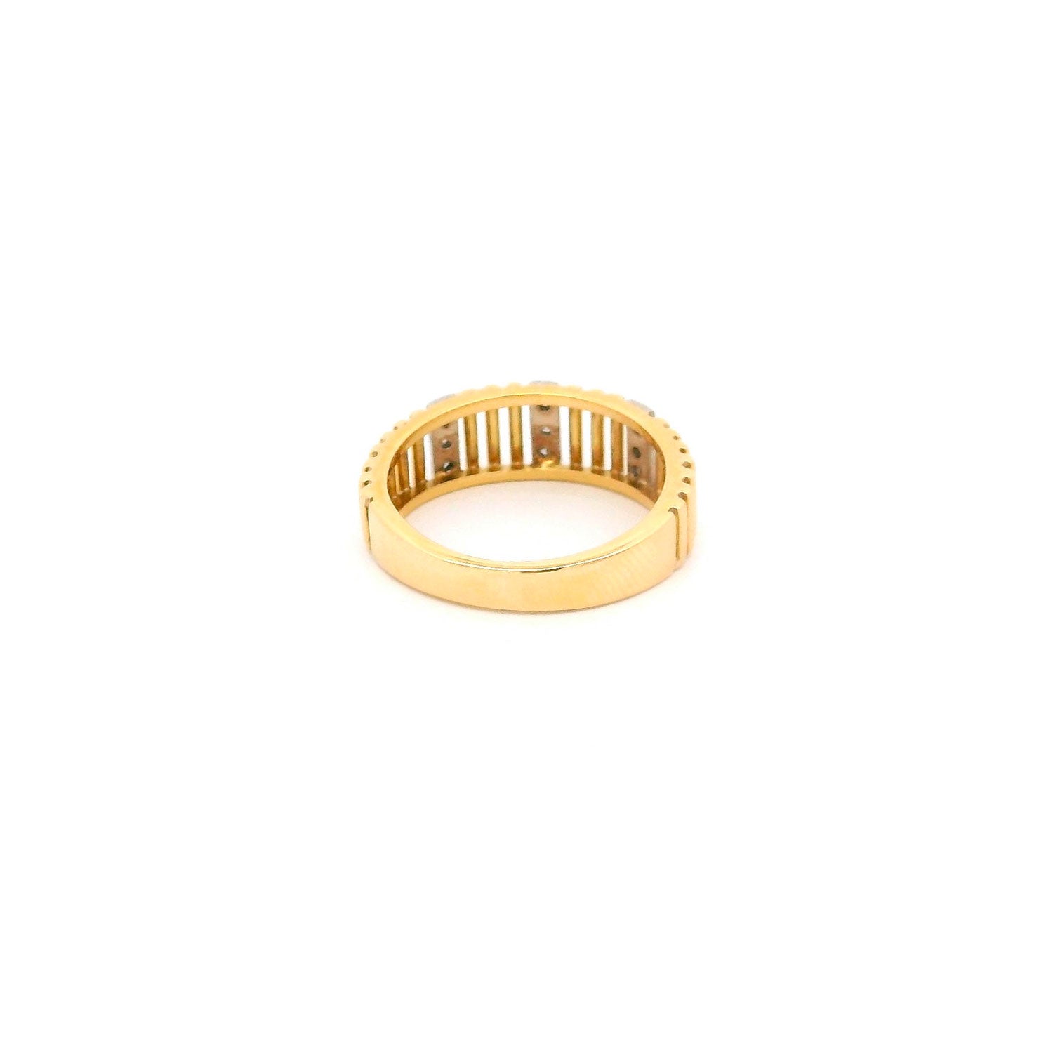 Anillo de Oro Calado con Brillantes