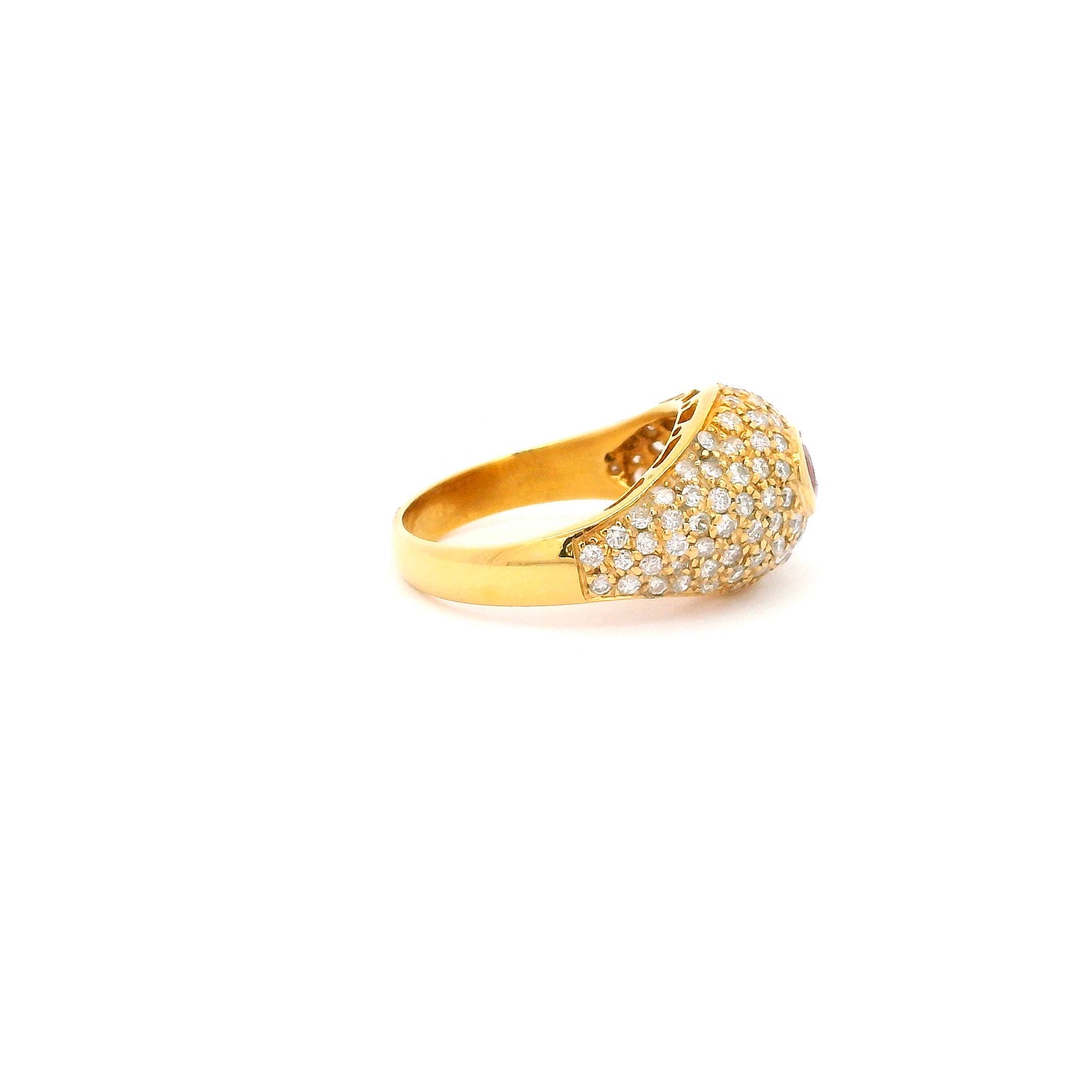 Anillo de Oro con Rubi Central y Brillantes