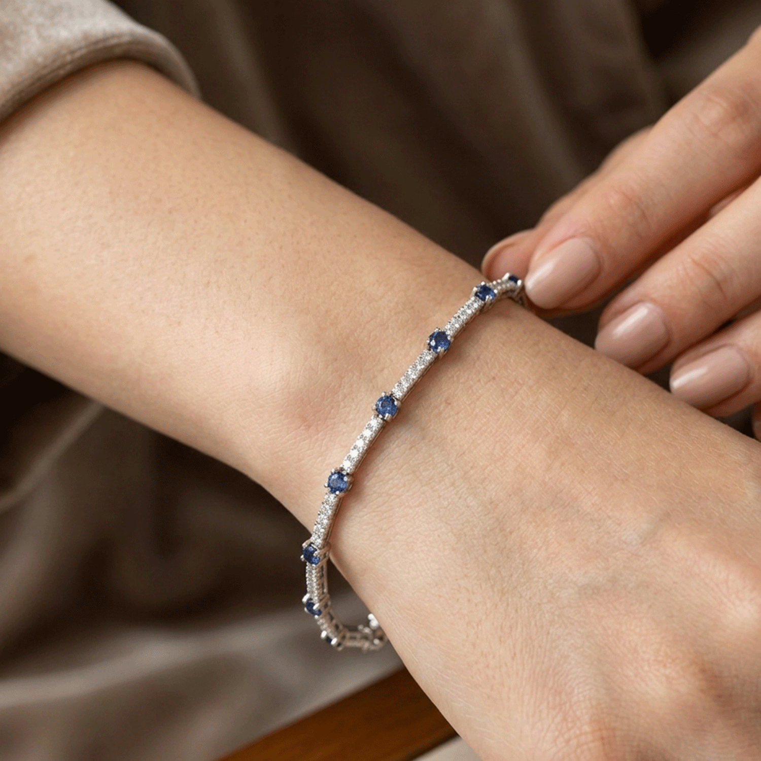 Pulsera de Oro Blanco con Brillantes  y Zafiros