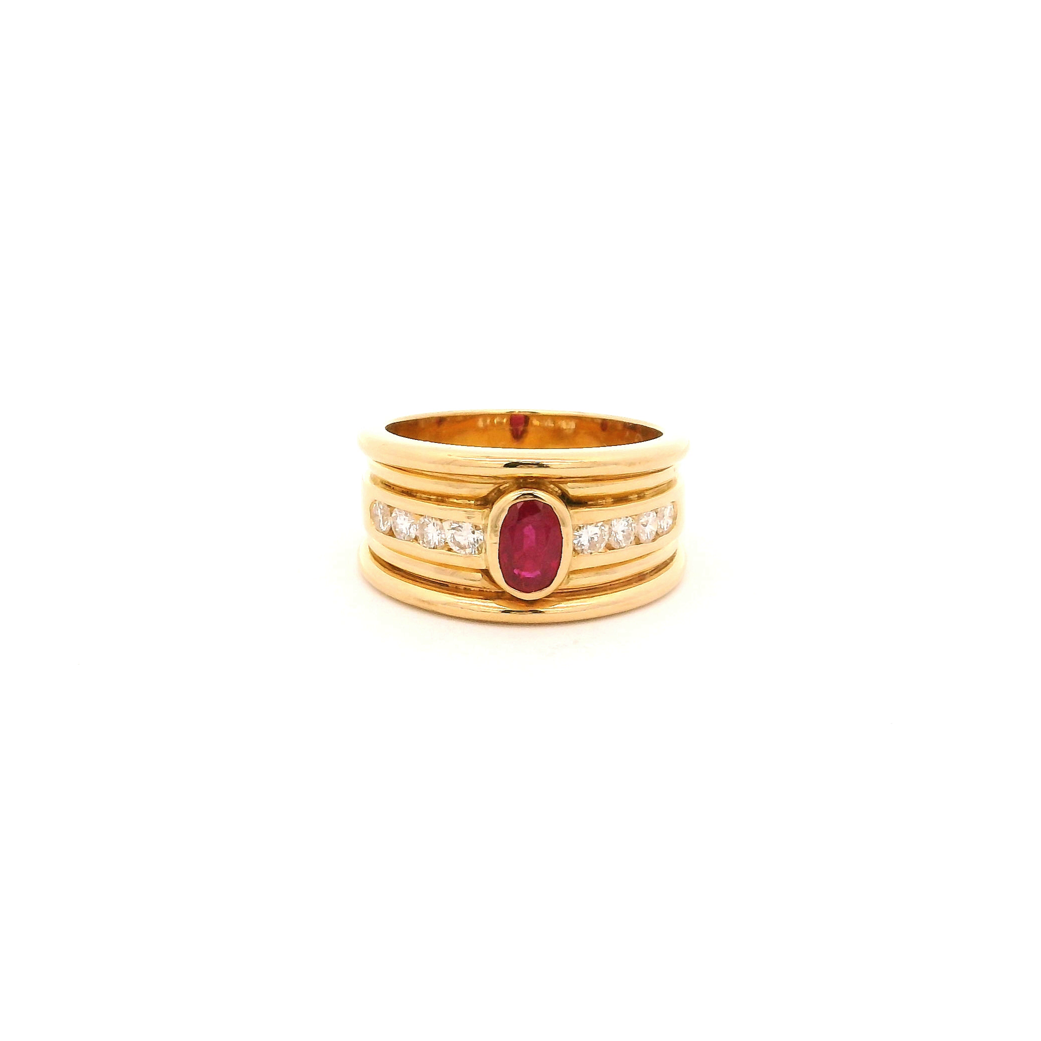 Anillo Ancho de Oro con Rubi Central y Brillantes