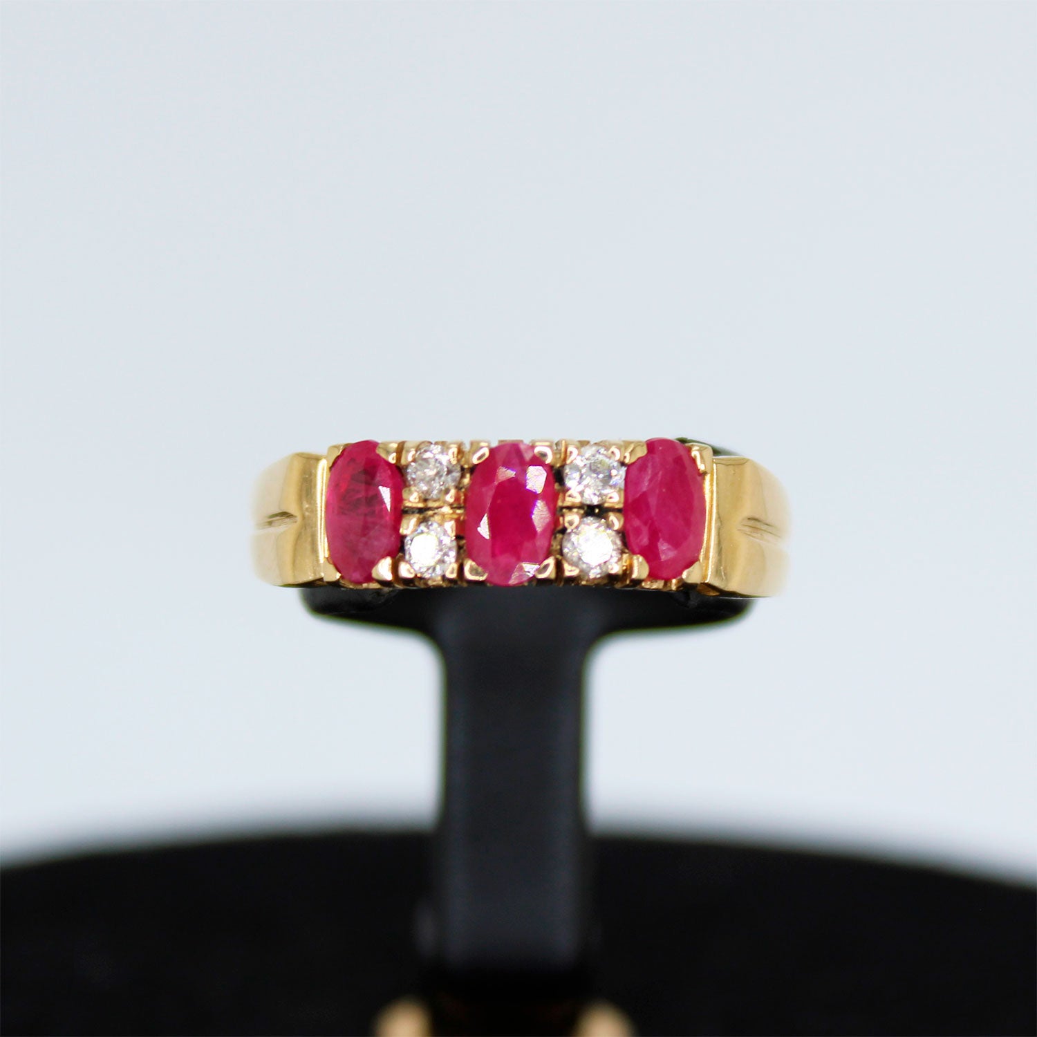 Anillo de Oro con Brillantes  y Rubies Naturales